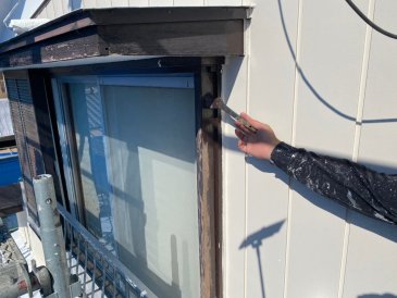 2021/10/8　窓枠塗装作業１回目